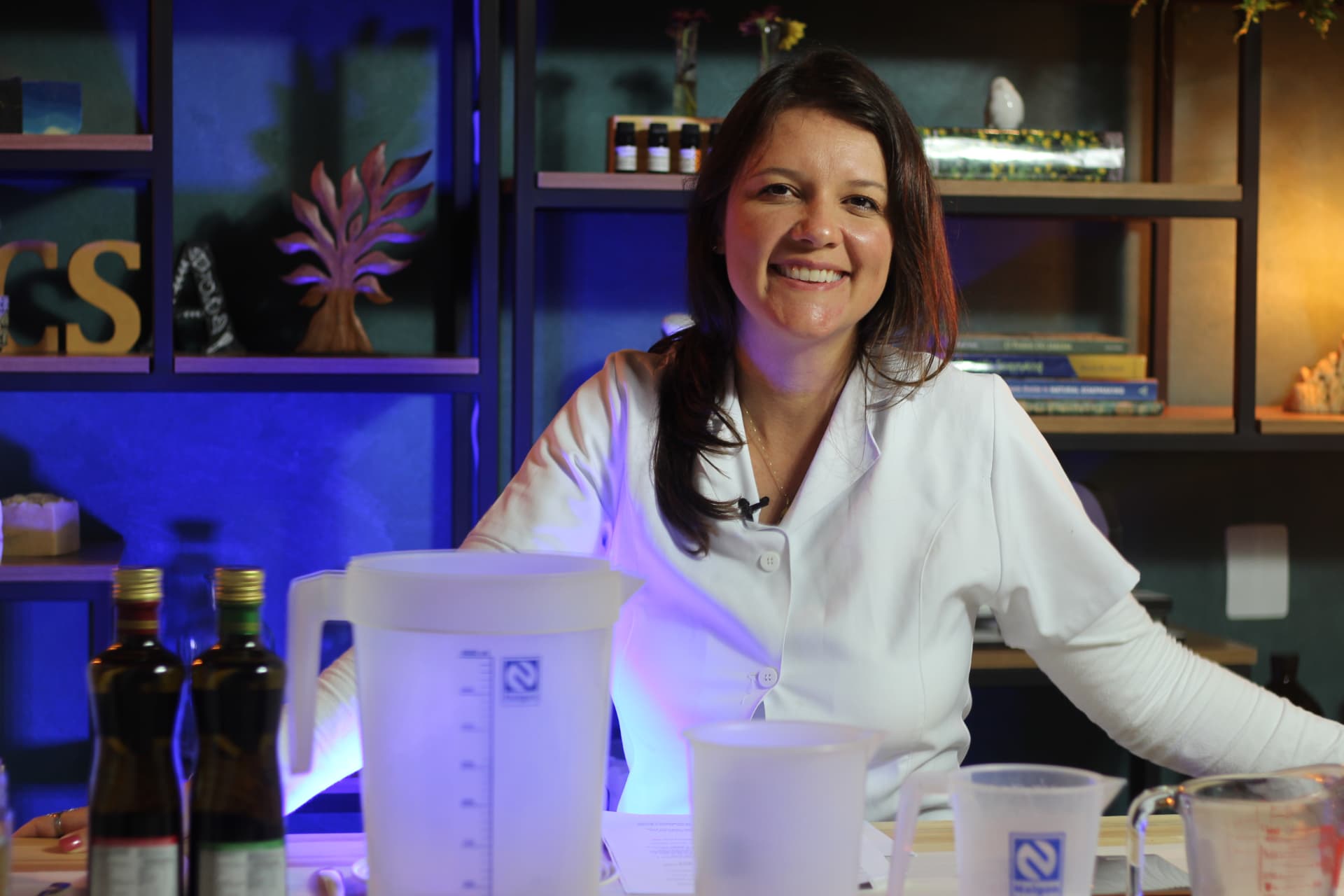 Natália Bisson em seu ateliê de saboaria natural